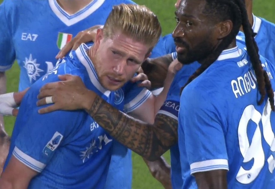 De Bruyne bật khóc