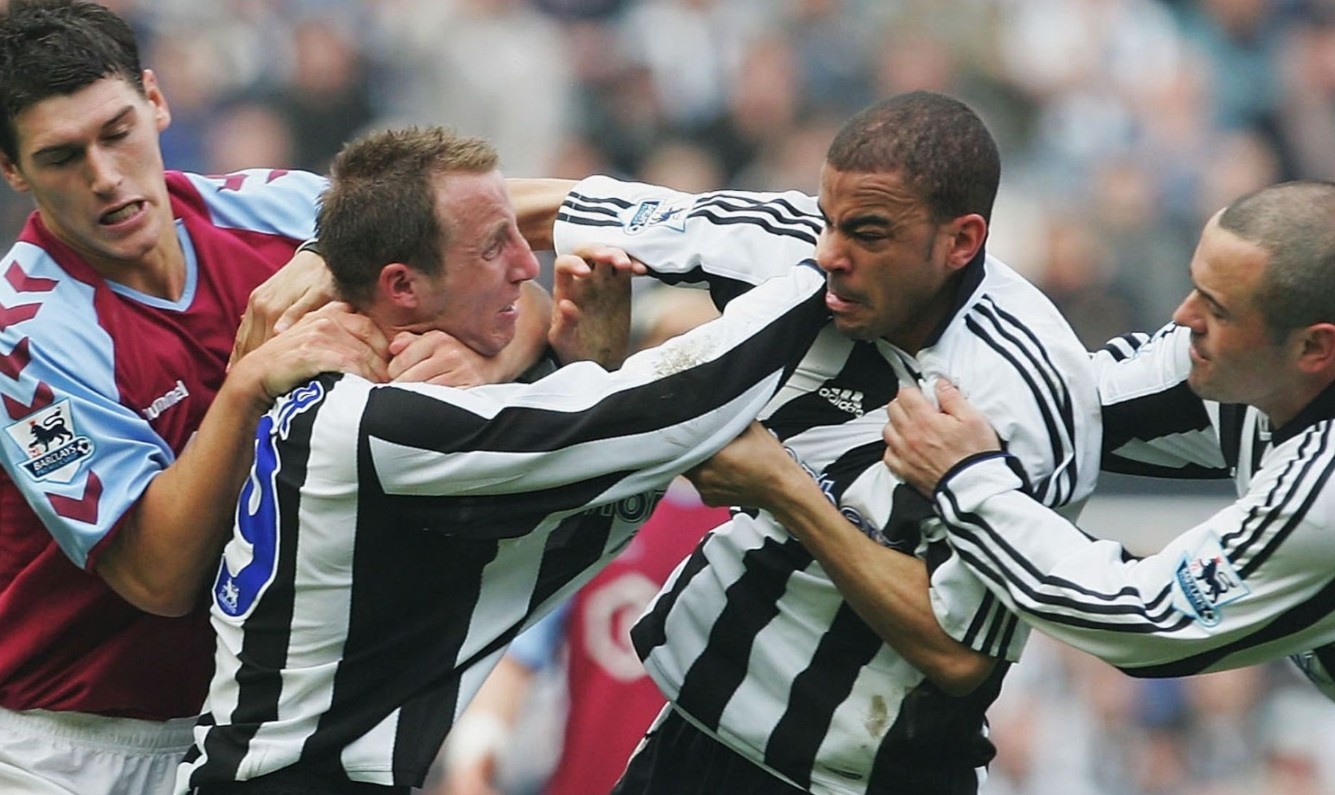 Sao Everton nhận thẻ đỏ hi hữu dù không va chạm với cầu thủ M.U 4 the do anh 5