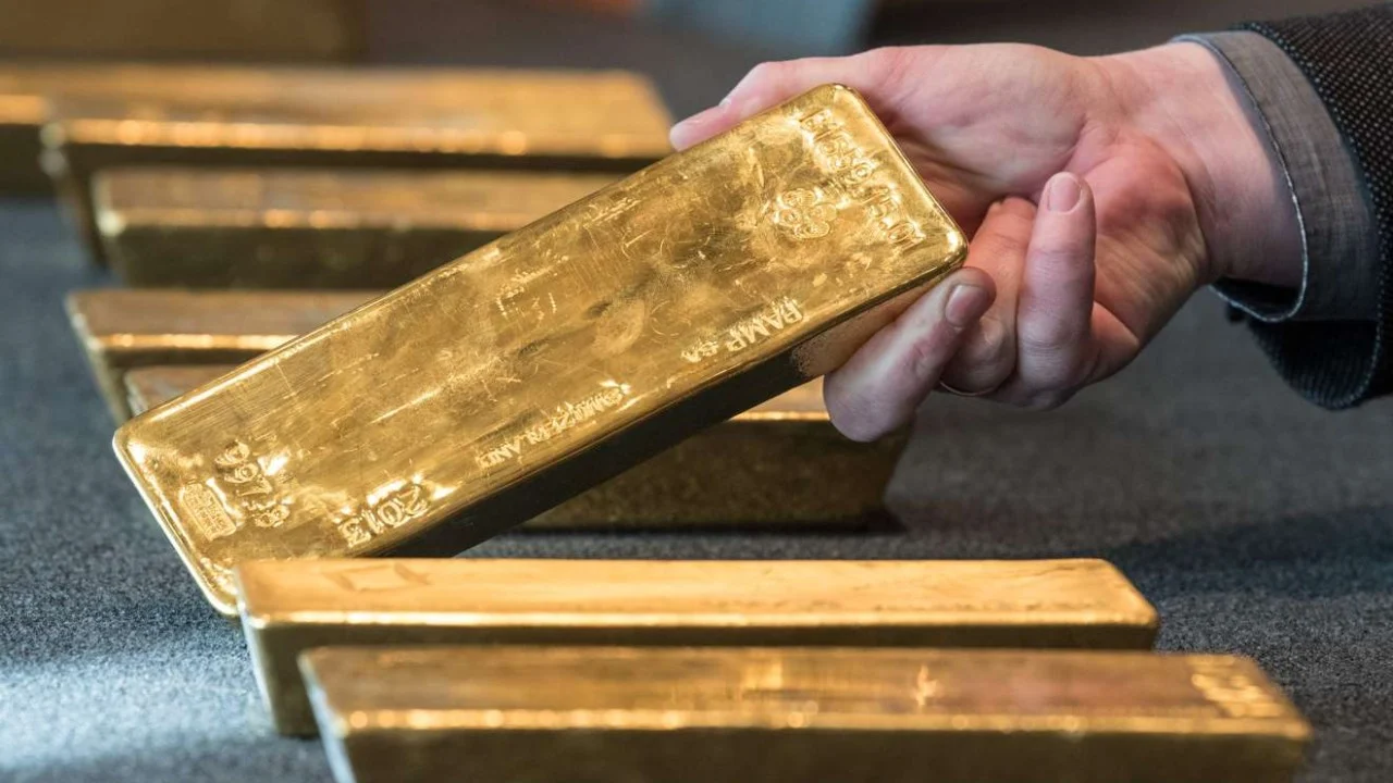 Vì sao vàng, chứng khoán và Bitcoin đồng loạt tăng mạnh