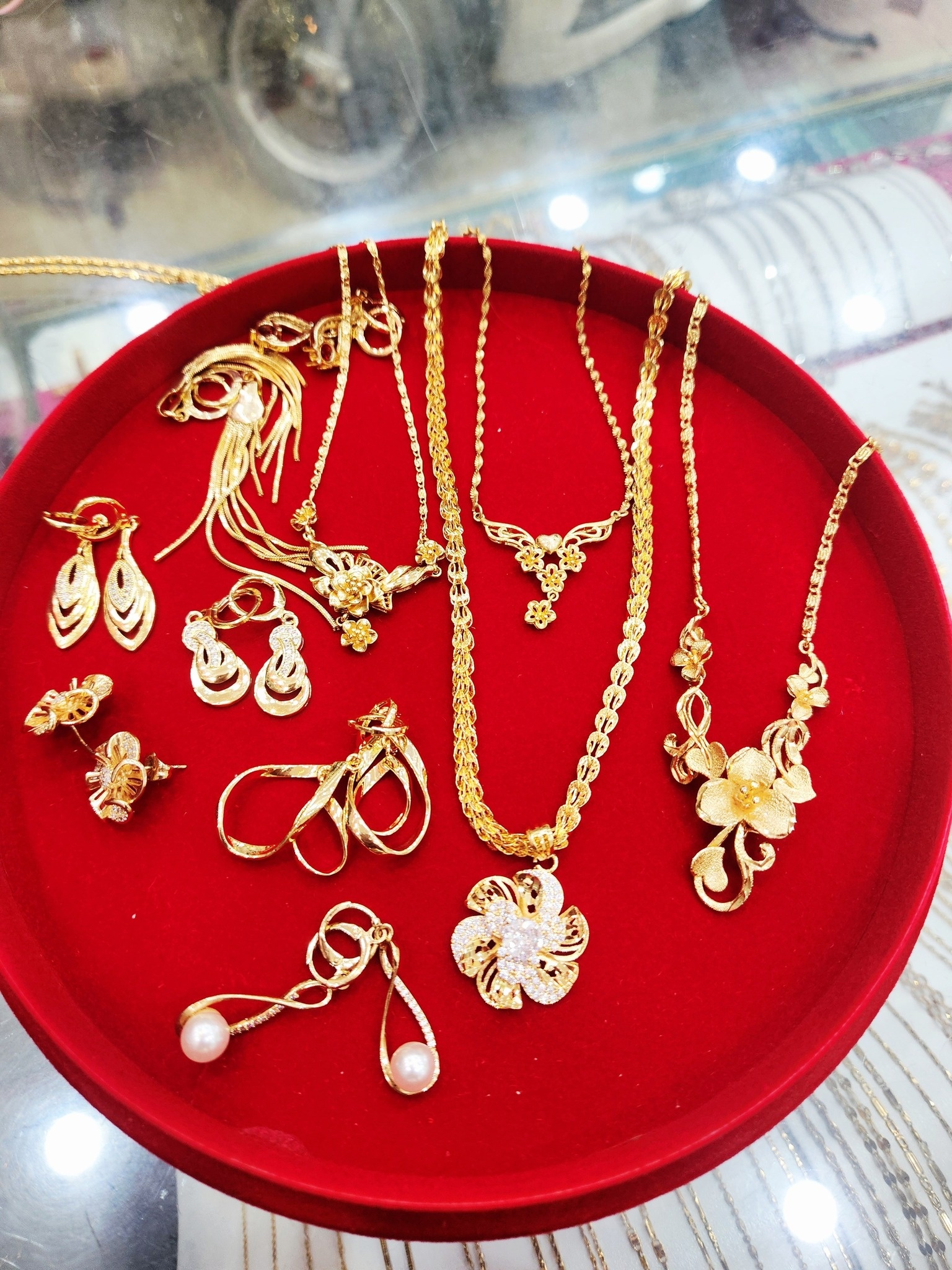 Bùng nổ dịch vụ thuê vàng cưới vì giá mua quá đắt