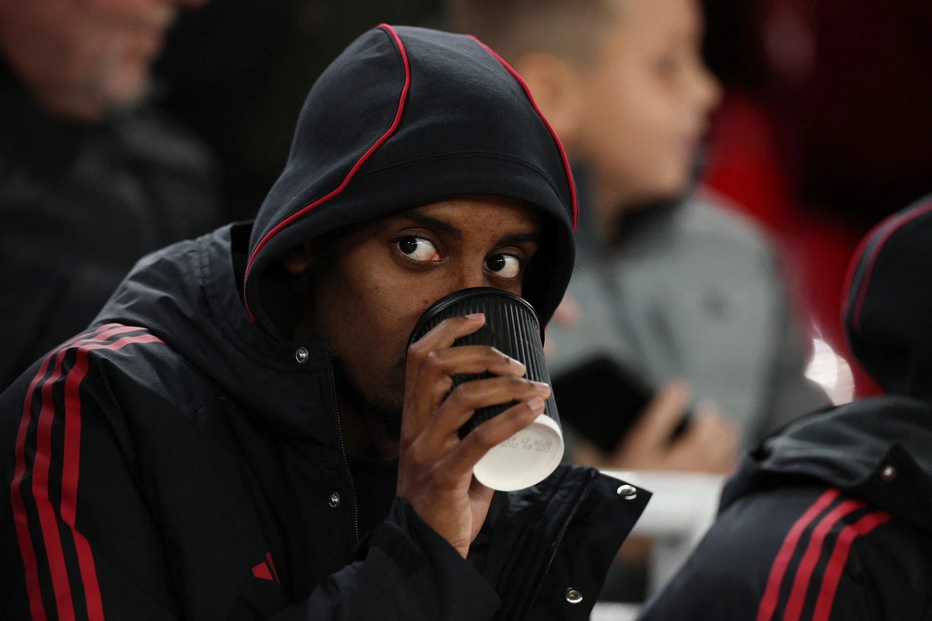 Alexander Isak dính chấn thương