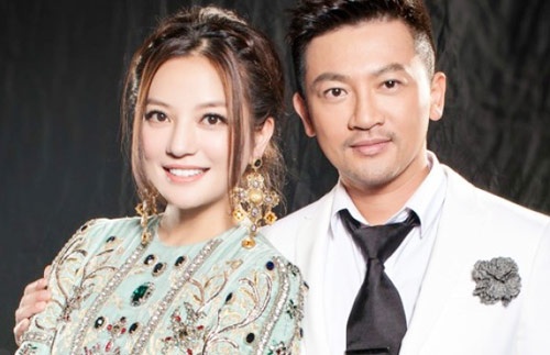 Năm 2008, với bộ phim điện ảnh Đại chiến Xích Bích của đạo diễn Ngô Vũ Sâm, Triệu Vy chính thức chuyển từ màn ảnh nhỏ sang màn ảnh rộng, từng bước trở thành ngôi sao ăn khách, đảm bảo doanh thu phòng vé những tác phẩm điện ảnh có mặt cô như Hoạ bì, Hoa Mộc Lan, Cẩm y vệ, Hoạ bì 2… Mặc dù tên tuổi đã đình đám hơn nhưng mối quan hệ giữa Triệu Vy và Tô Hữu Bằng vẫn không thay đổi. 