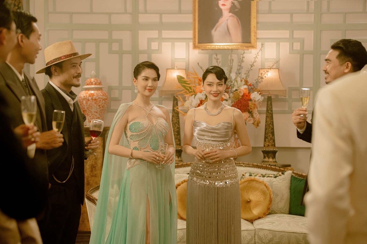 review chi chi em em anh 2