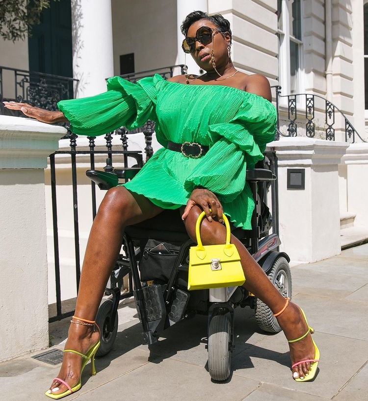 nu nguoi mau ngoi xe lan anh 4