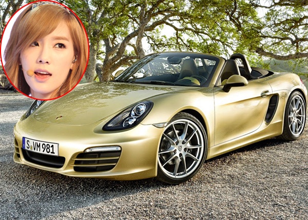 Trong khi đó, trưởng nhóm Taeyeon lại sở hữu một món đồ đắt tiền khác là xế hộp. Hiện Taeyeon đang sở hữu 2 chiếc xế là Porsche Boxster có giá <abbr class=