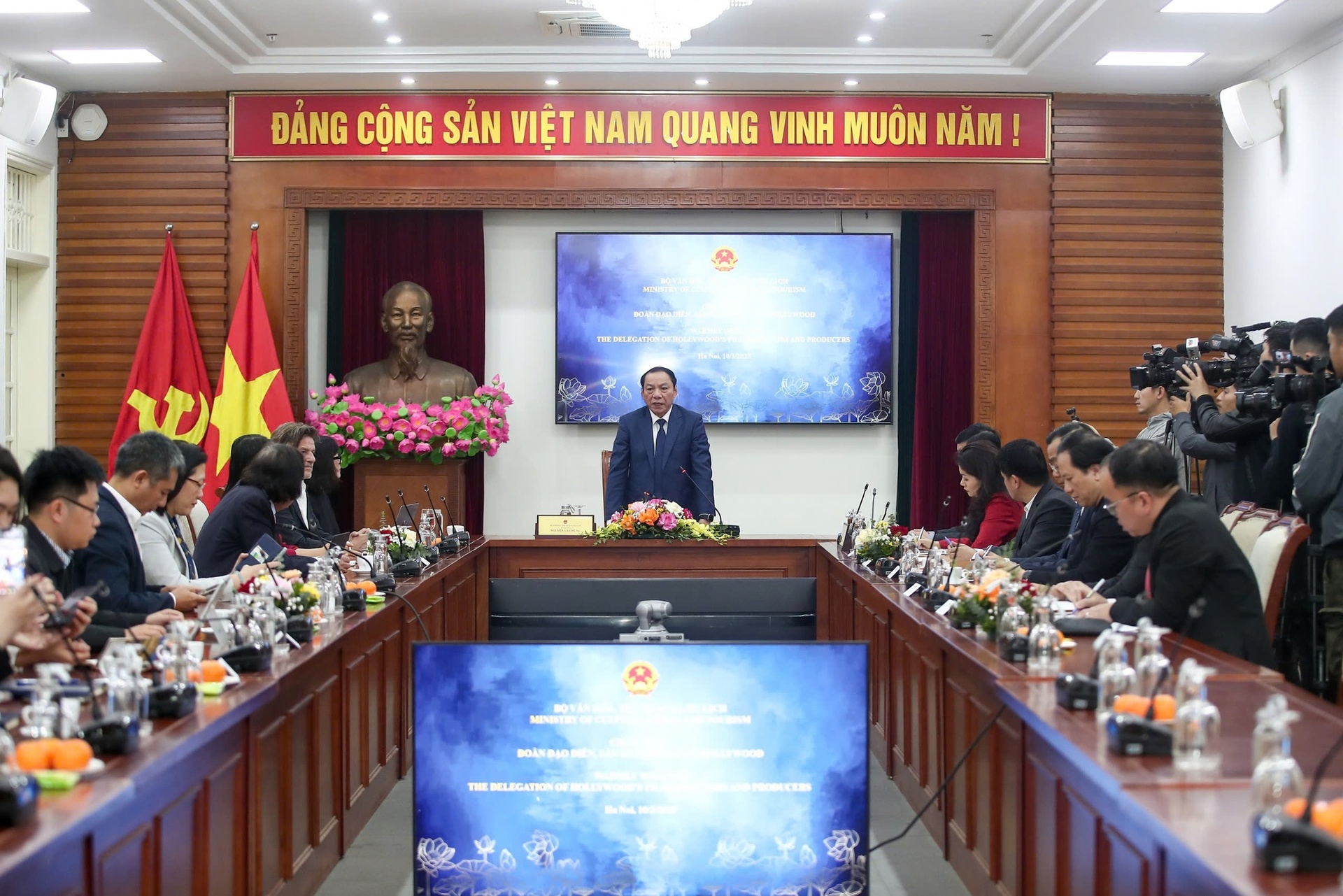 bo truong,  nguyen van hung,  giam doc san xuat anh 1