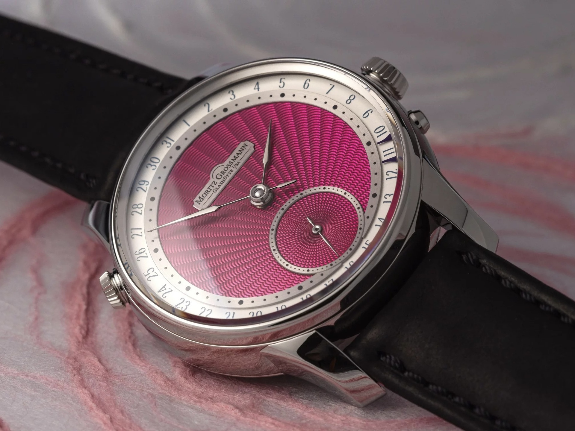 Màu hồng nam tính của đồng hồ 76.000 USD