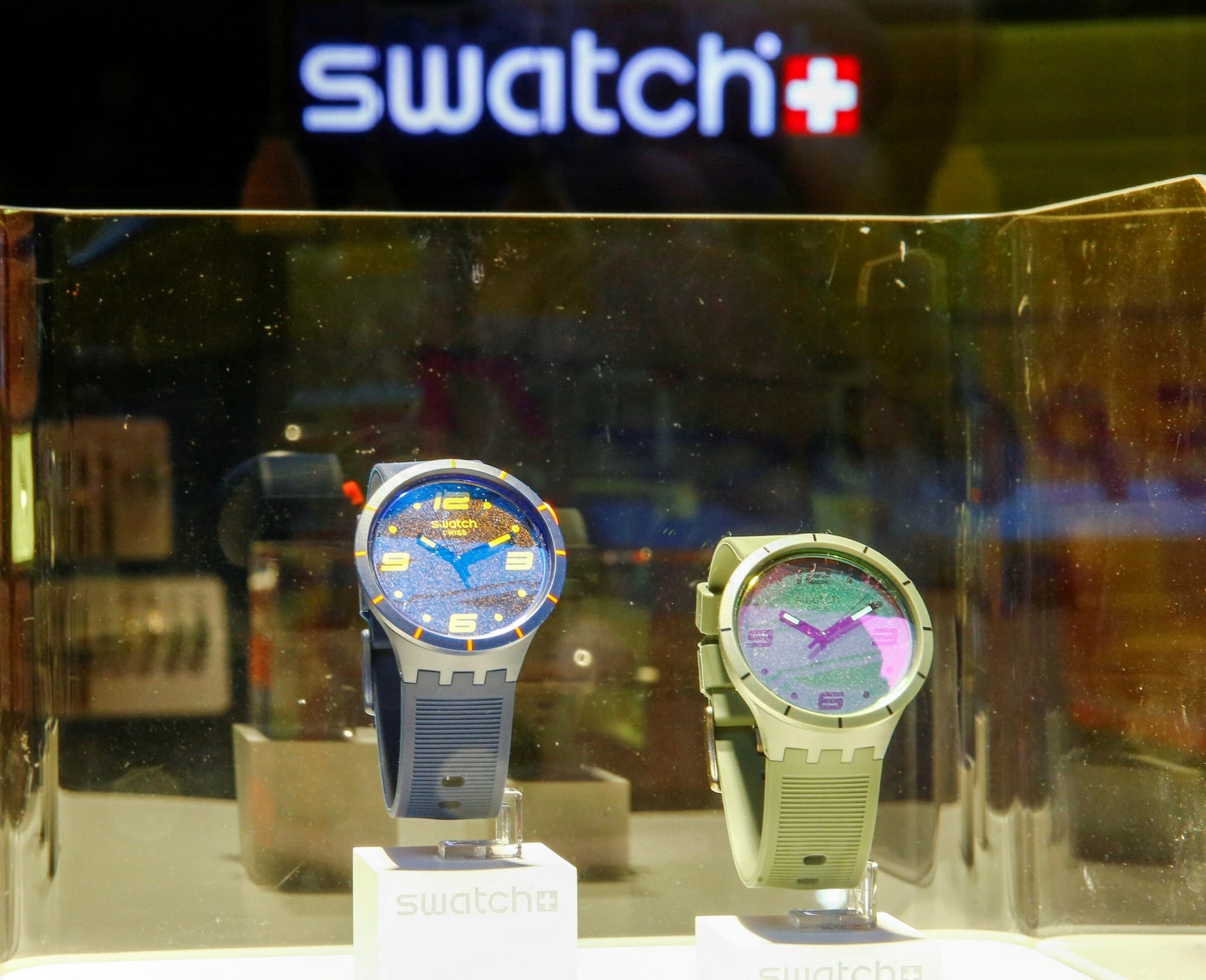 Swatch xin loi,  Quang cao mat xech,  Tay chay Swatch,  Dong ho Thuy Si,  Swatch Trung Quoc,  Phan biet chung toc anh 1