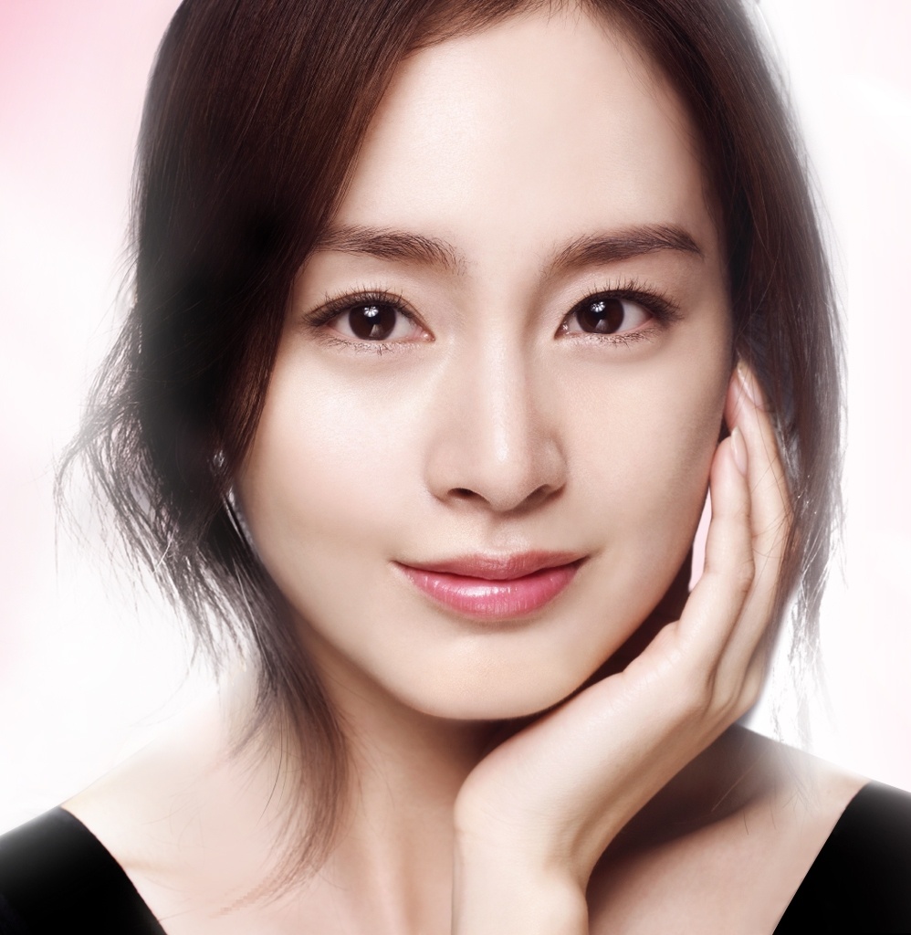 Dáng mũi S line đạt chuẩn của Kim Tae Hee.