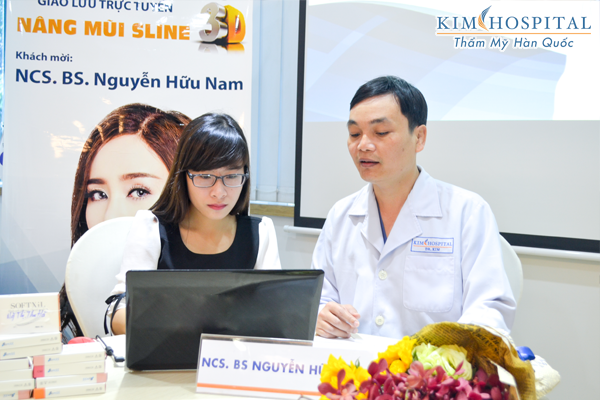 BS Nam đang giải thích cho bạn đọc hiểu nguyên nhân do đâu các thẩm mỹ viện để xảy ra tình trạng nâng mũi bị lệch, méo.
