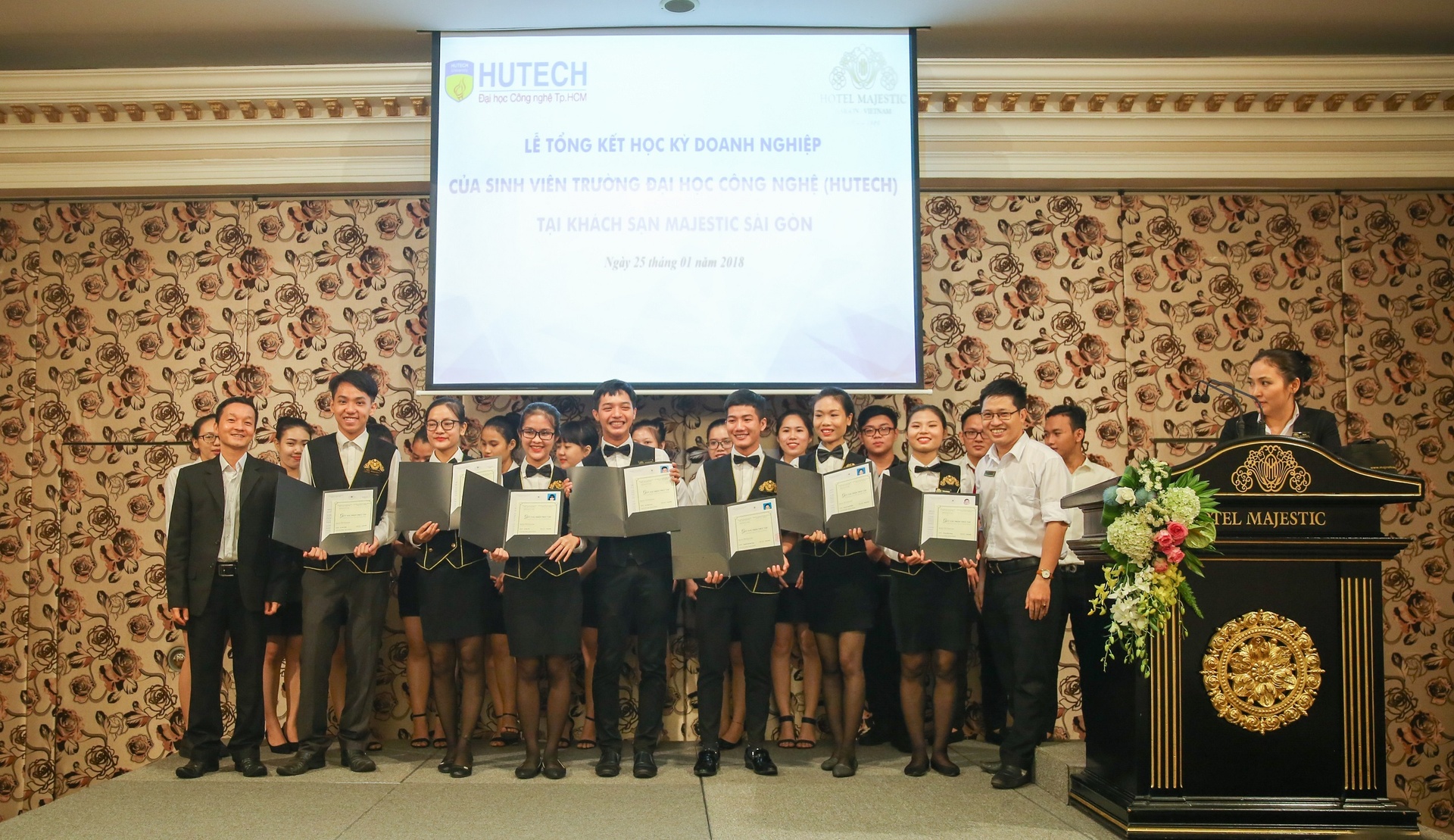 Hutech anh 1
