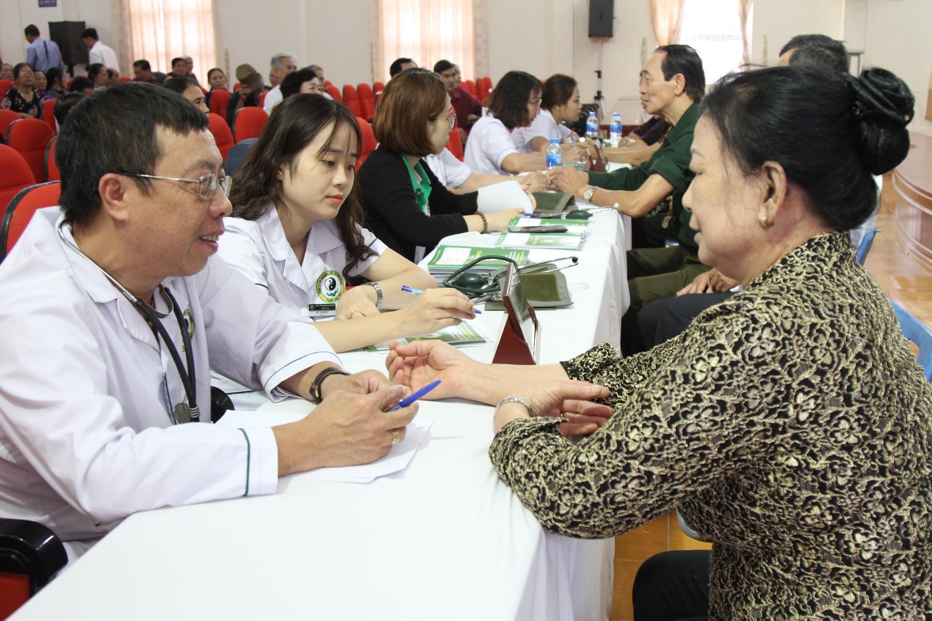 Cong ty CP Nghien cuu & Ung dung Thuoc dan toc anh 2