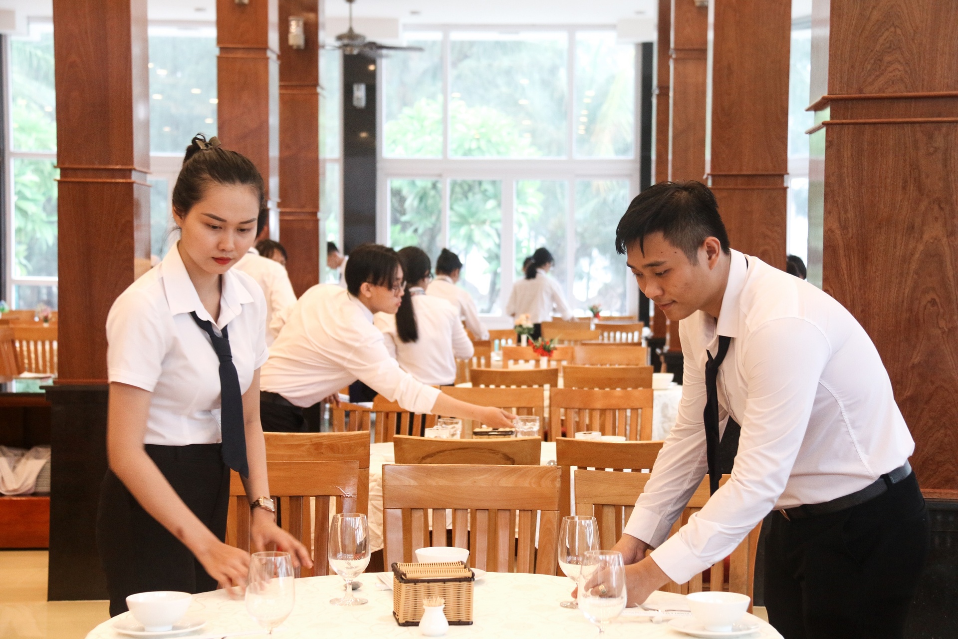 Trung cap Viet Giao anh 1