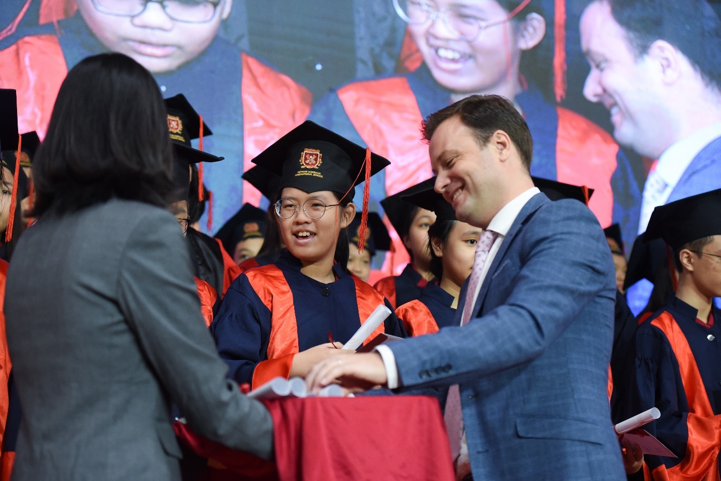 truong quoc te Viet Uc anh 2