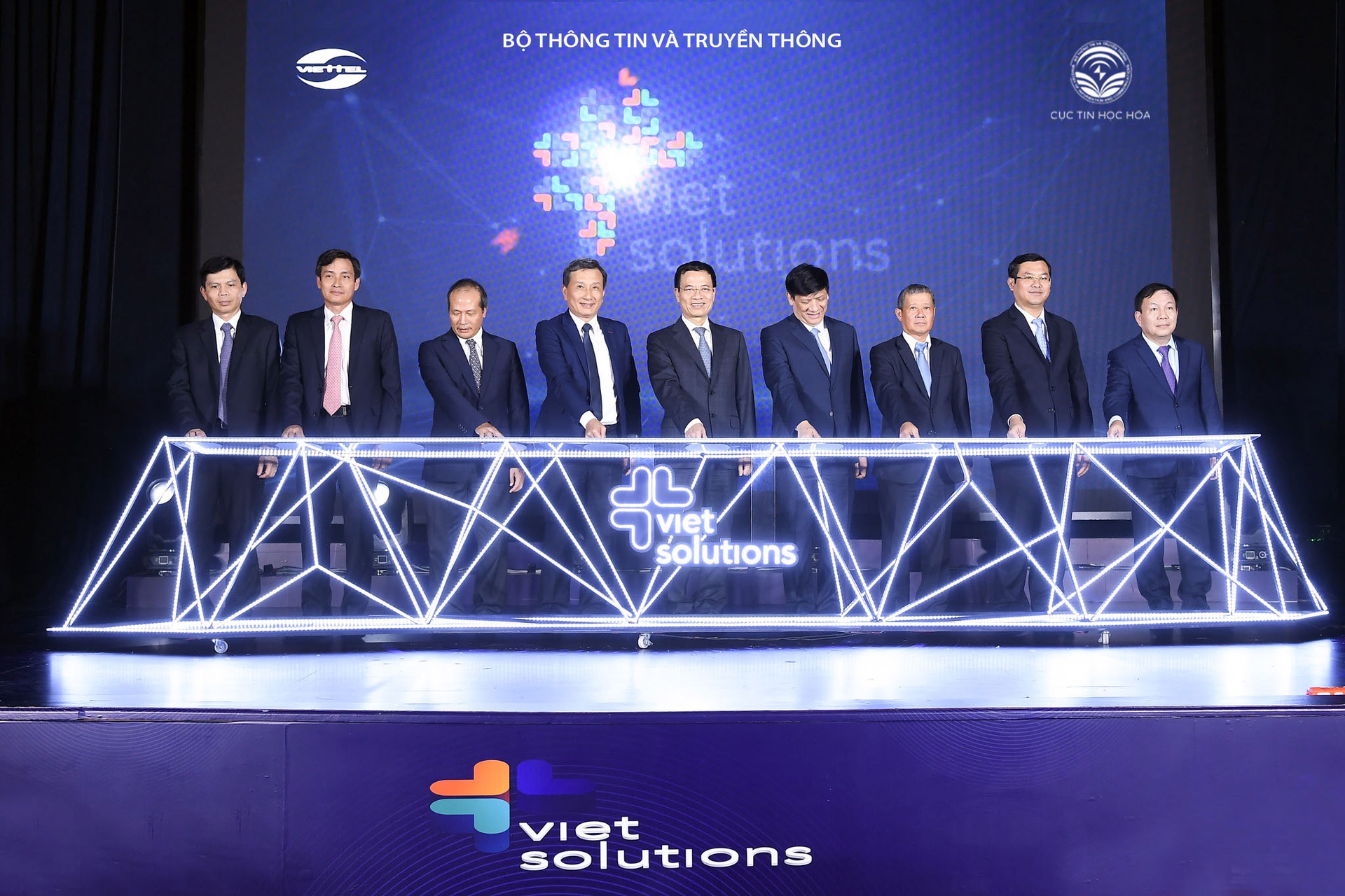 Viet Solutions anh 1