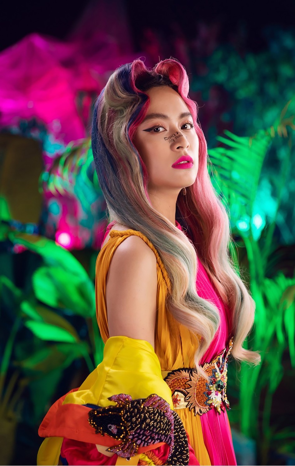 Hoang Thuy Linh anh 2
