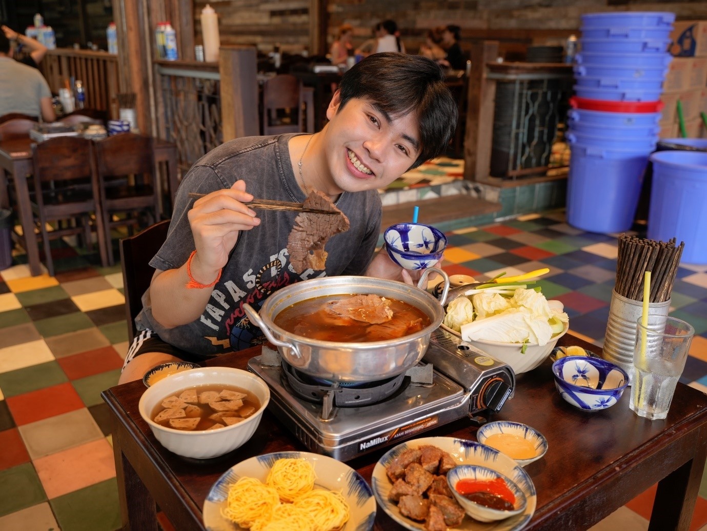 Quan lau nuong Sai Gon anh 1