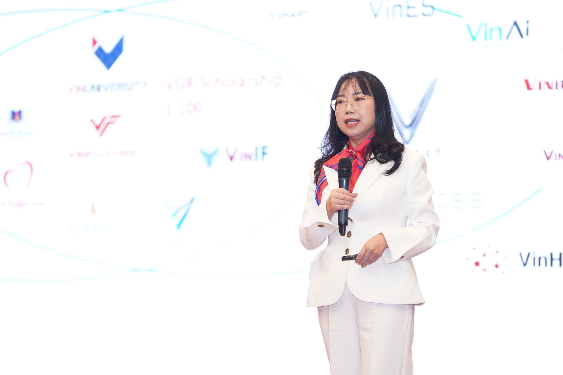 VINIF anh 2