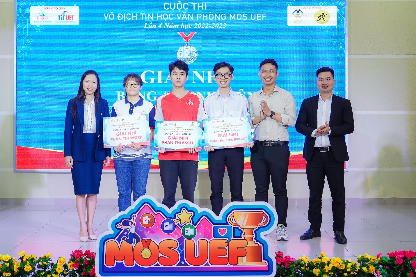 UEF,  viec lam anh 3