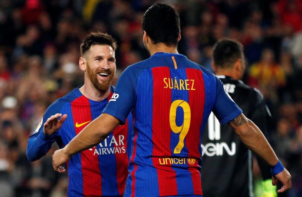 Messi om hon con trai Suarez anh 1