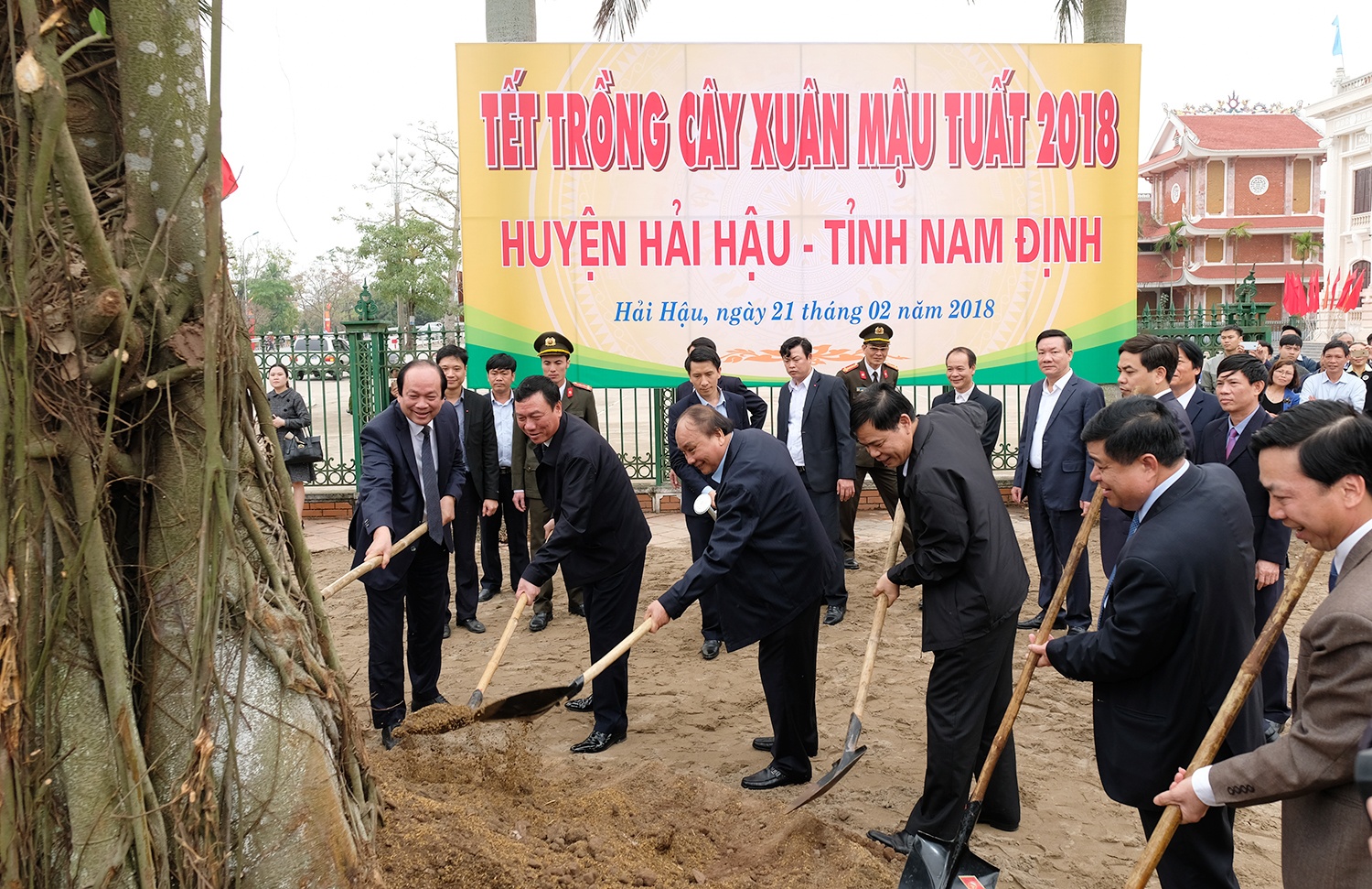 Thu tuong Nguyen Xuan Phuc anh 2