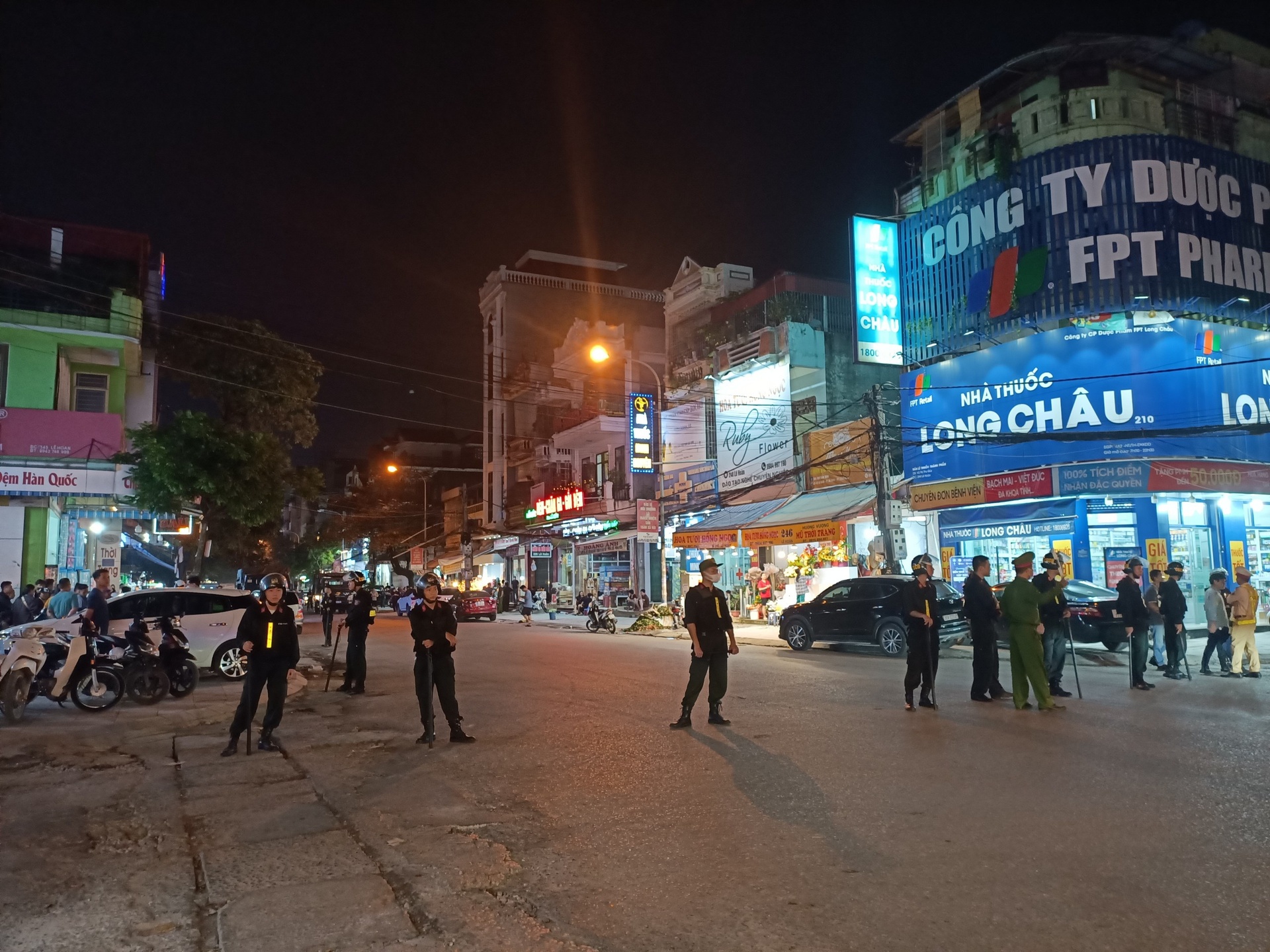 trum xa hoi den anh 2