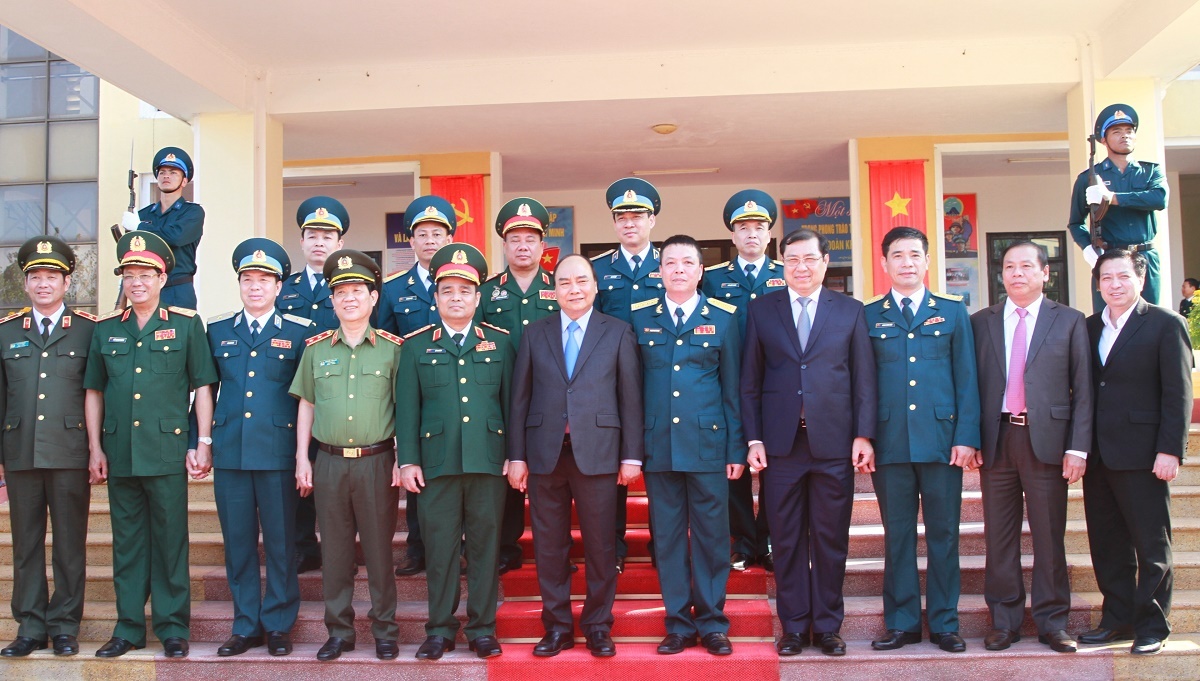 Thu tuong chuc tet su doan 372 anh 2