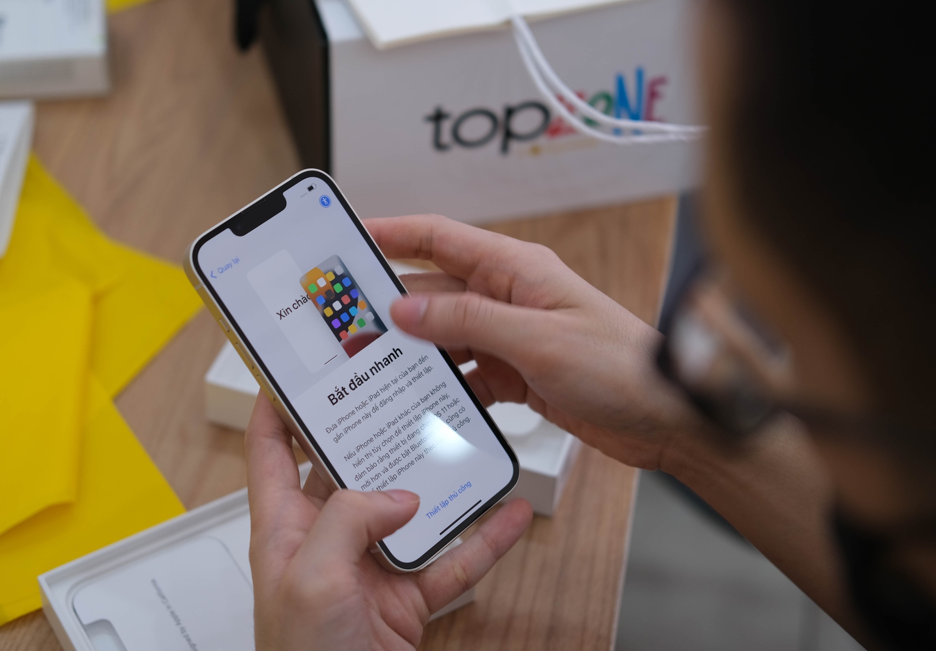 Loan chinh sach bao hanh iPhone chinh hang tai Viet Nam anh 1