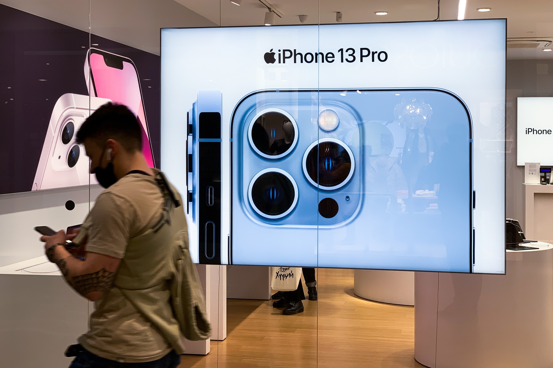 dai ly chinh hang thieu hang iPhone 13 anh 2