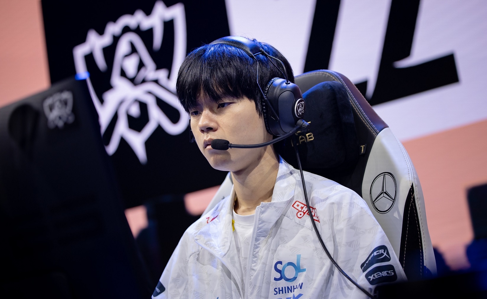 Son Heung-min trich cau,  cua Deft anh 1