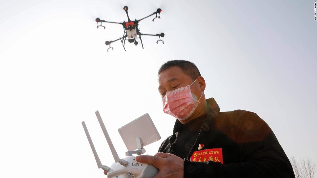 dung drone dat cun cung di dao mua dich covid-19 anh 2