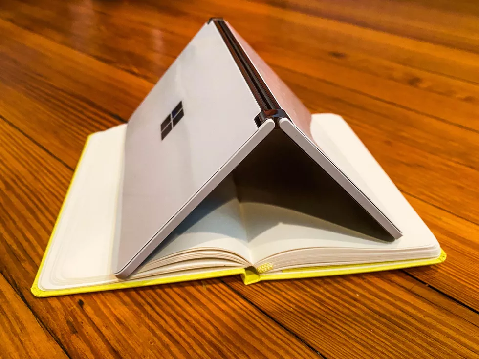 Smartphone Android 2 man hinh Microsoft Surface Duo anh 2