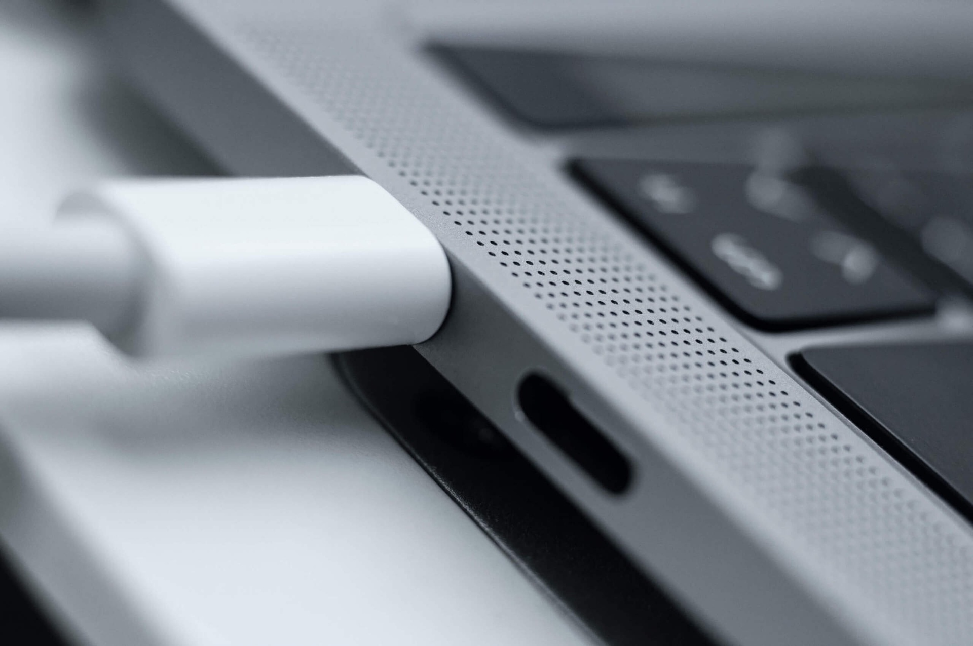 Cach sac pin dung cach cho MacBook anh 1