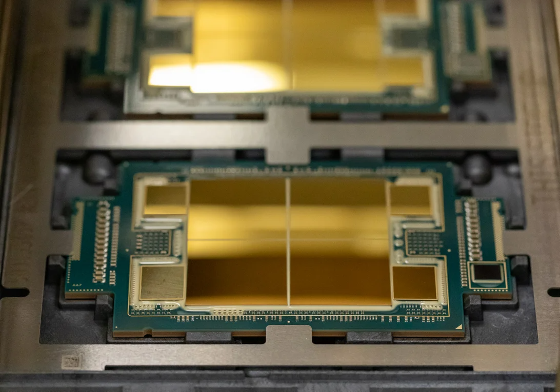 Ben trong nha may chip 7 ty USD cua Intel anh 1