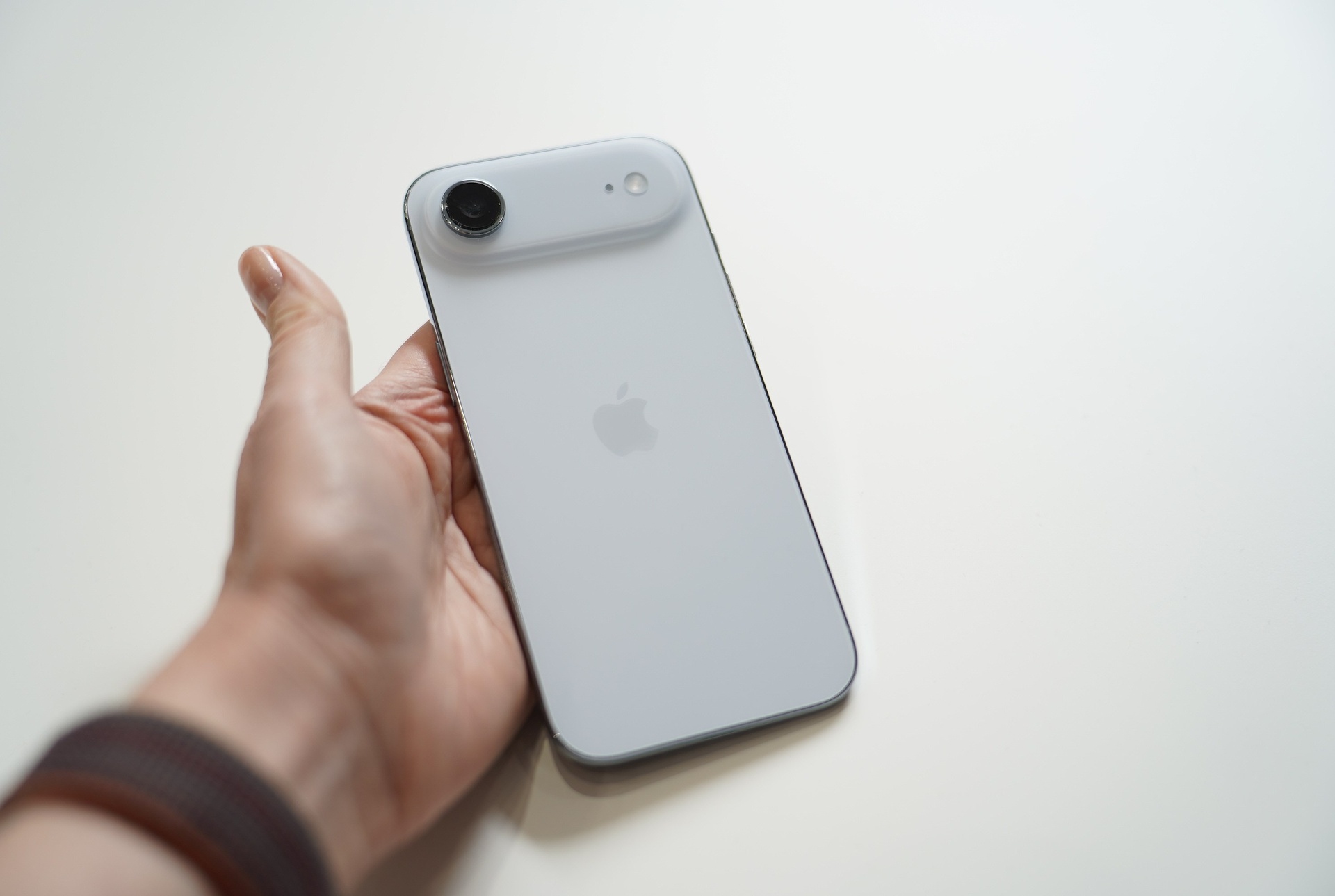 iPhone 17 Air,  iPhone Air ra mat,  tren tay iPhone Air,  hinh anh iPhone Air anh 3