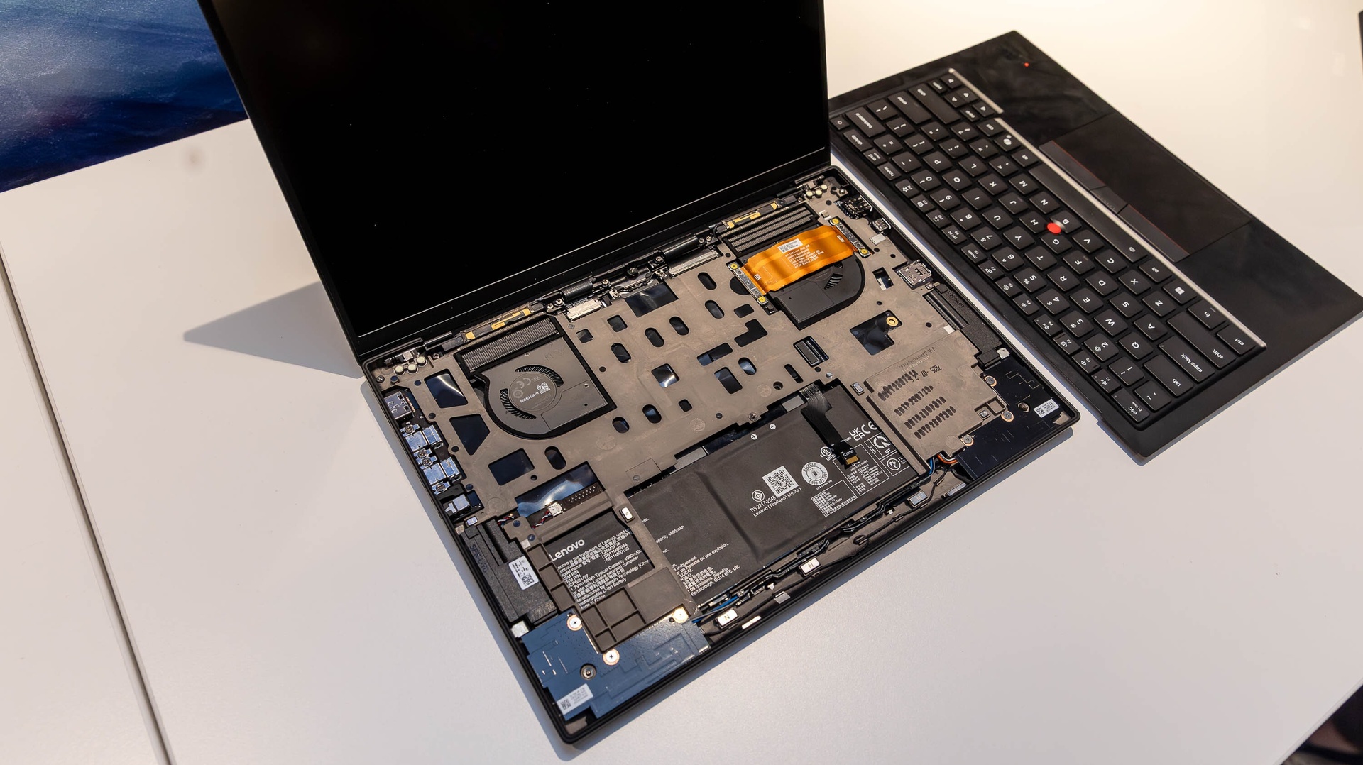 trien lam CES 2026,  Lenovo ra laptop moi,  Acer ra laptop moi,  tong hop CES 2026 anh 1