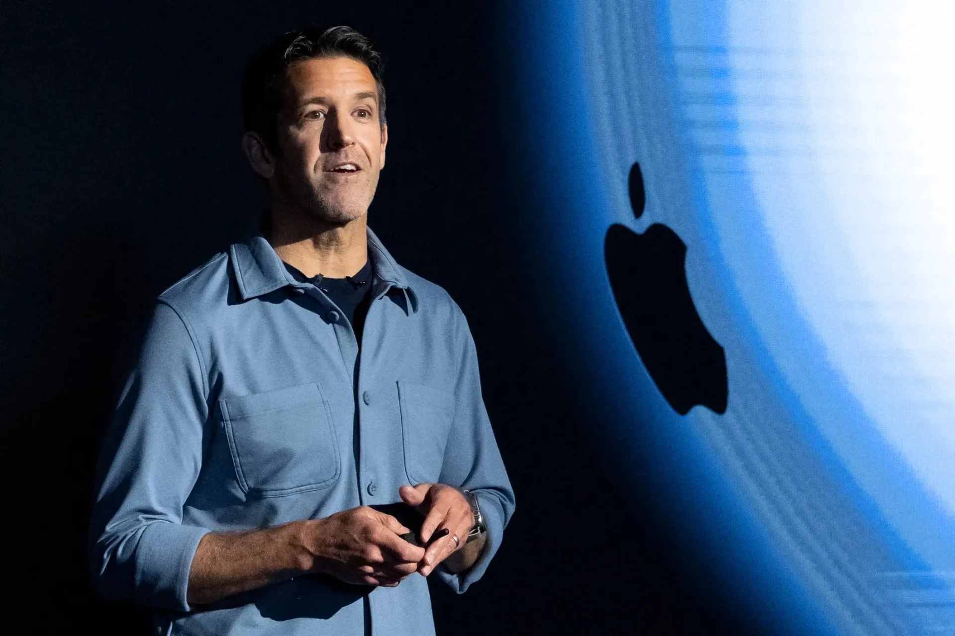 Siri phien ban moi,  Siri la gi,  cach kich hoat Siri,  su kien WWDC 2026,  Tim Cook tu chuc anh 4
