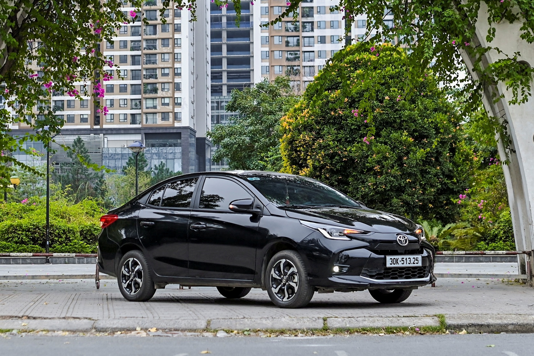 khuyen mai sedan anh 1