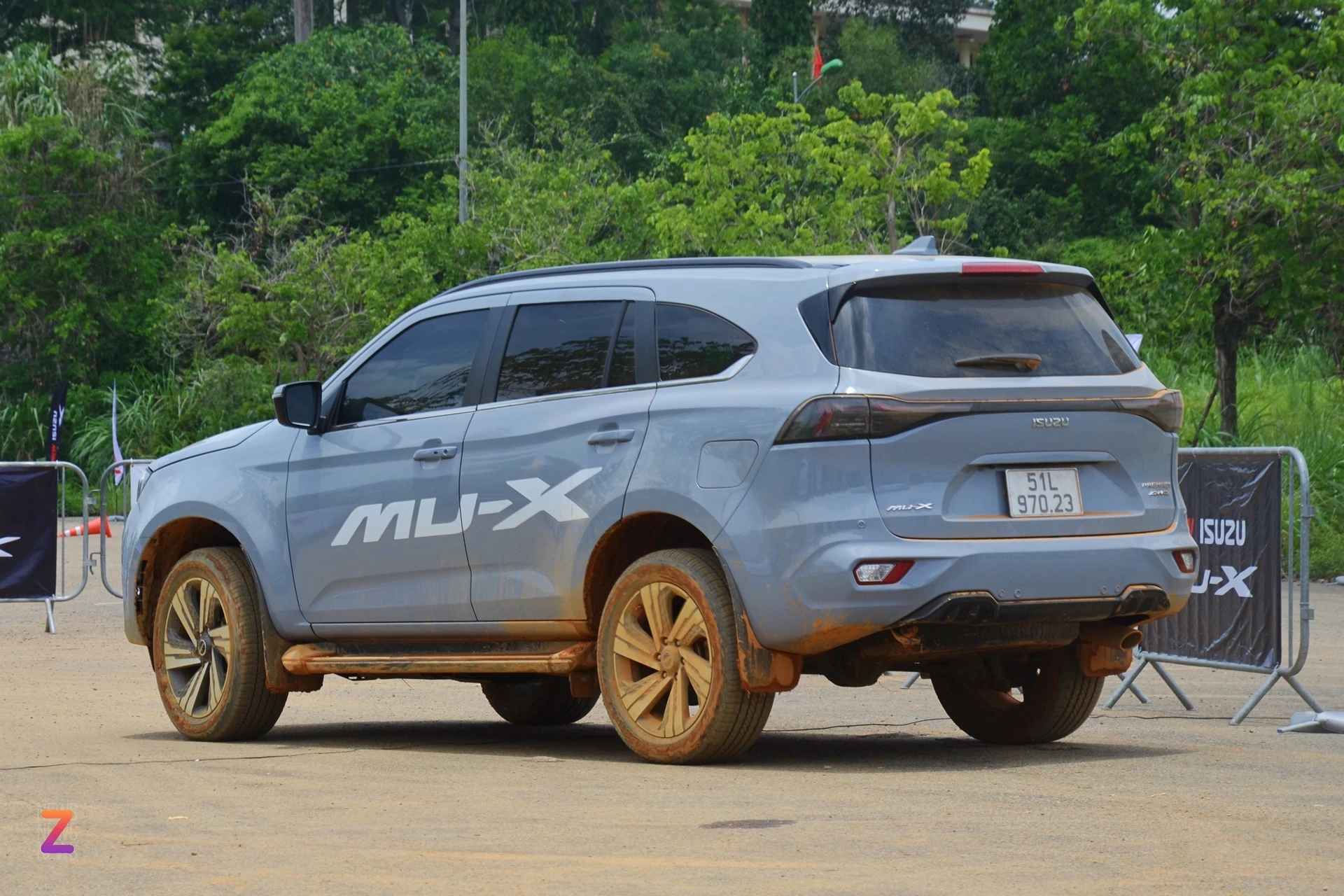 Isuzu mu-X anh 29