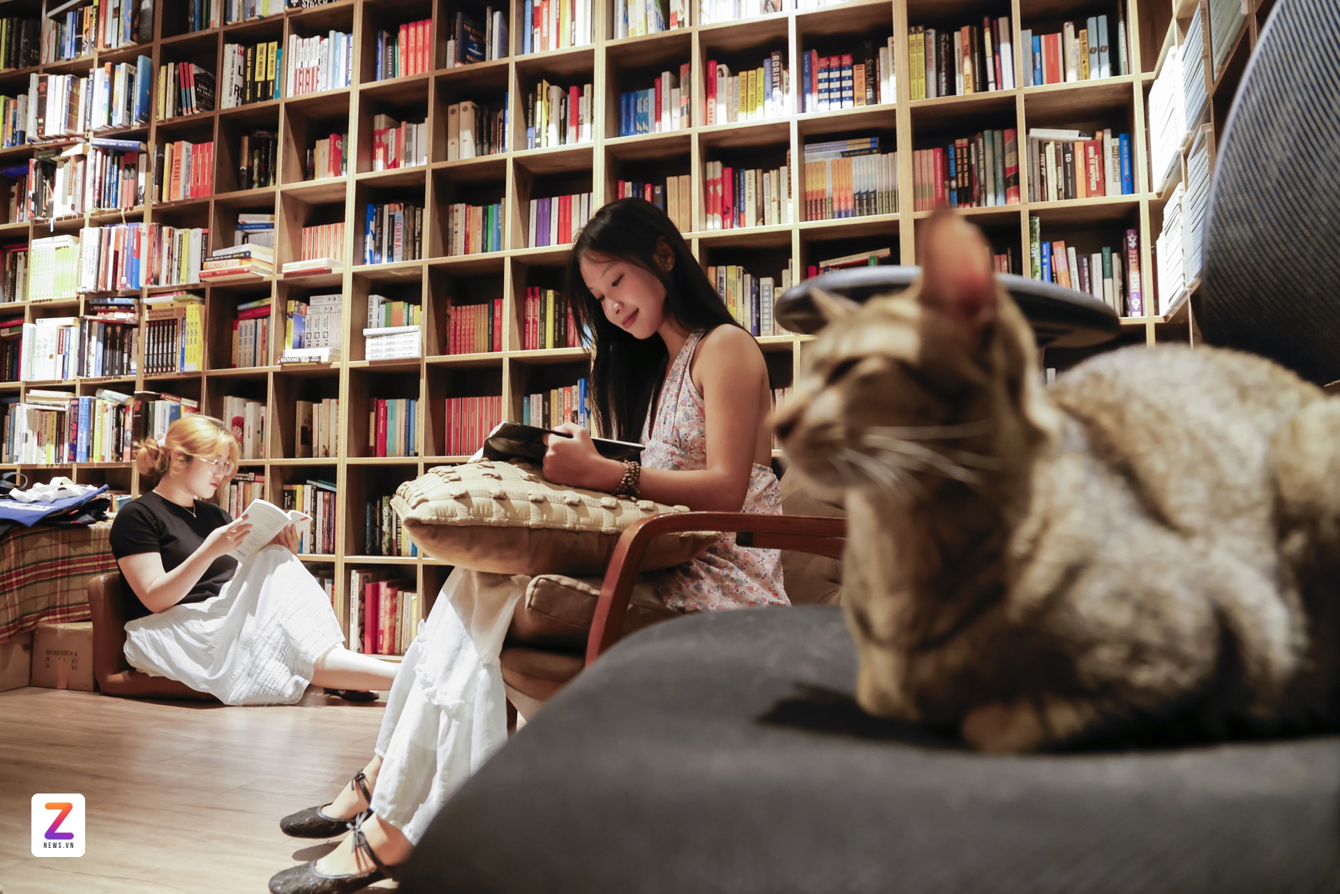 tiem sach ngoai van tphcm anh 1