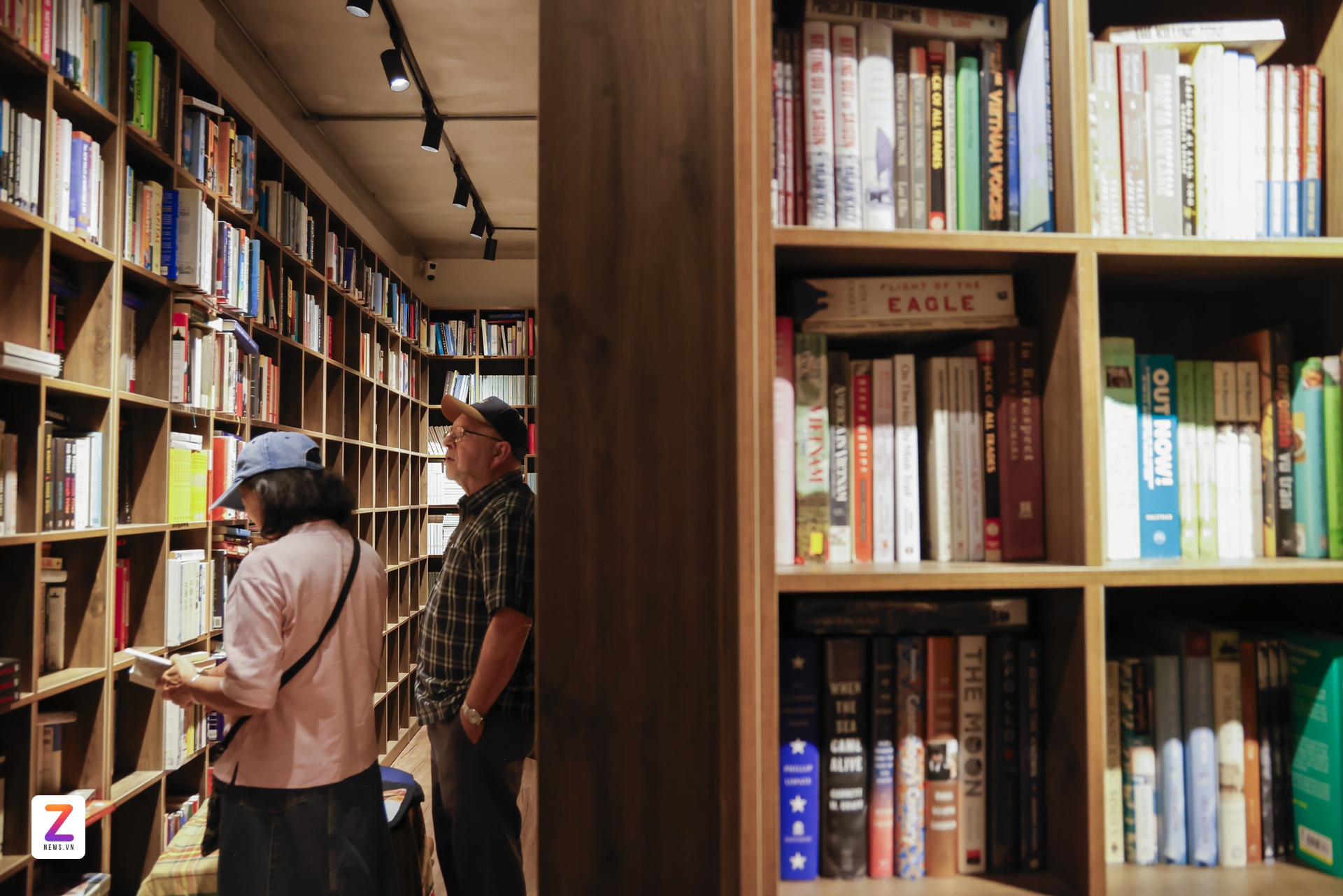 tiem sach ngoai van tphcm anh 6