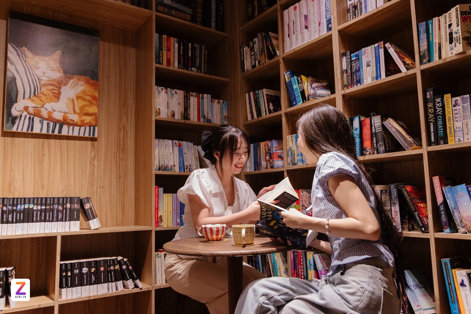 nhà sách ảnh 6