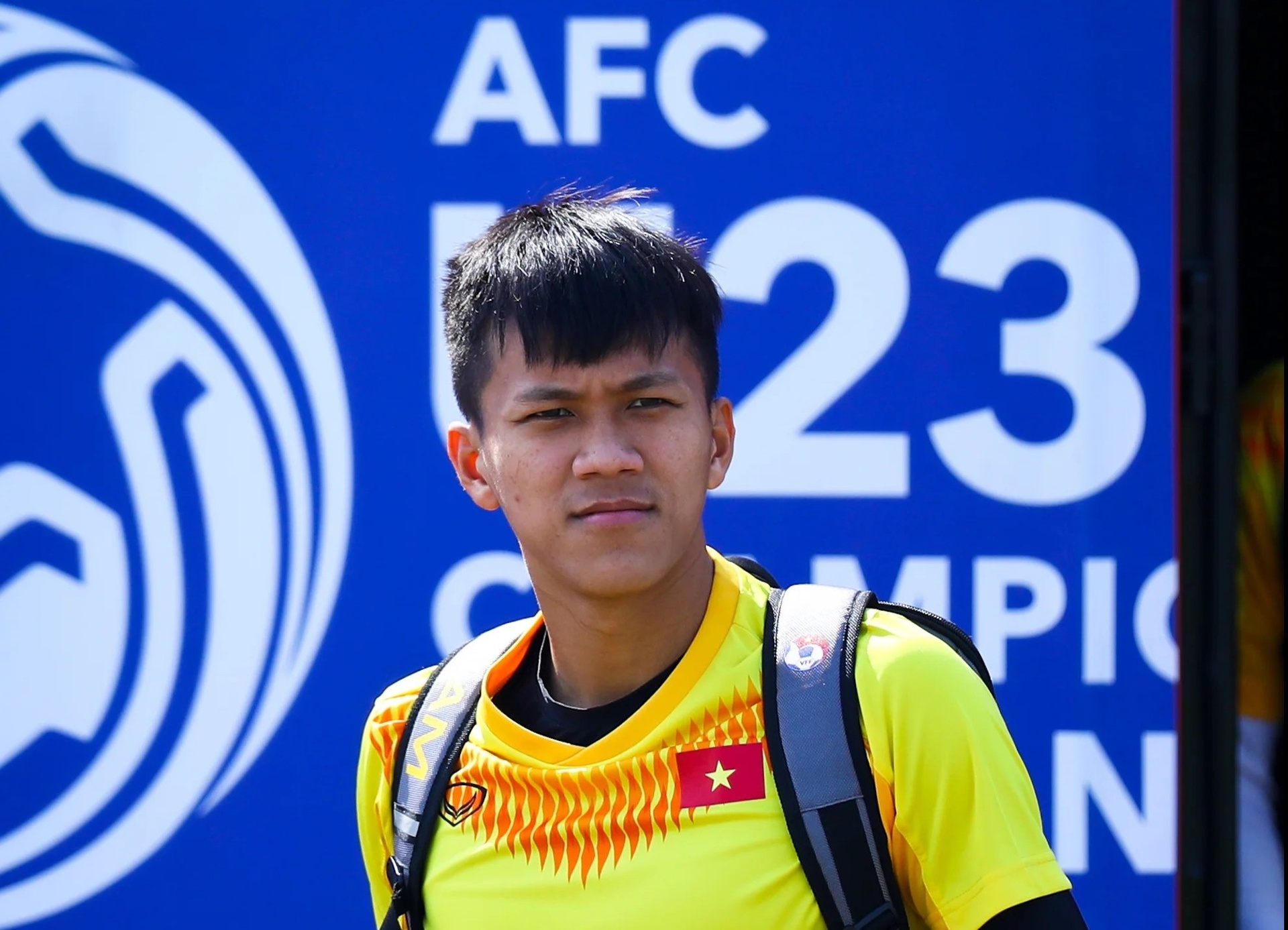 4 cau thu u23 viet nam di duong bo sang campuchia anh 1