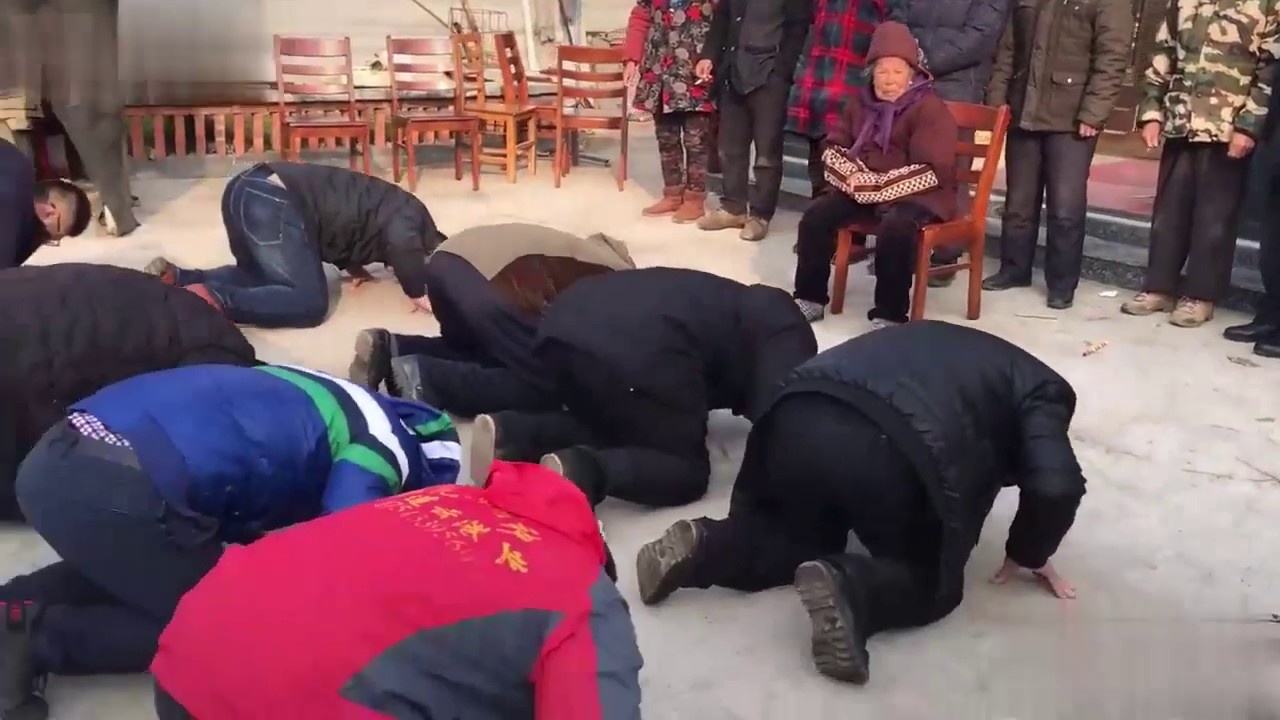 Blogger Trung Quoc bi doa giet vi phan doi tap tuc quy truoc nguoi gia anh 1