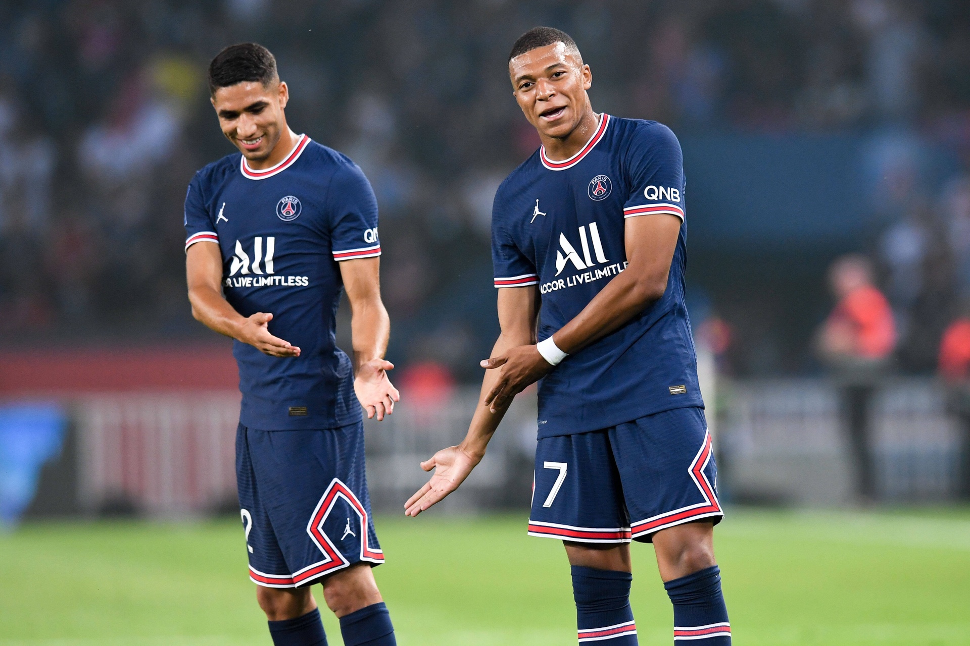 Mbappe doi dau Hakimi anh 1