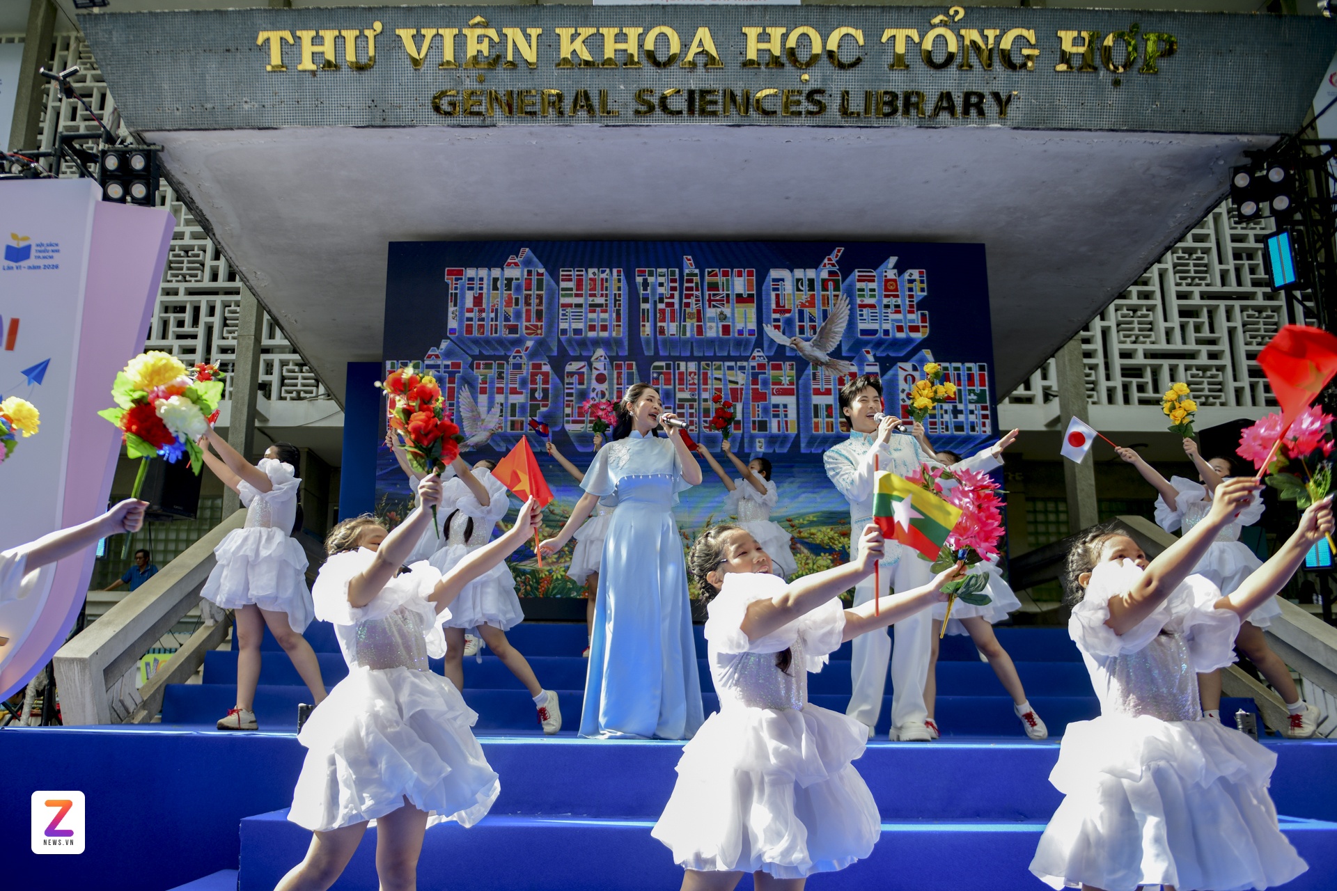 hoi sach thieu nhi anh 1