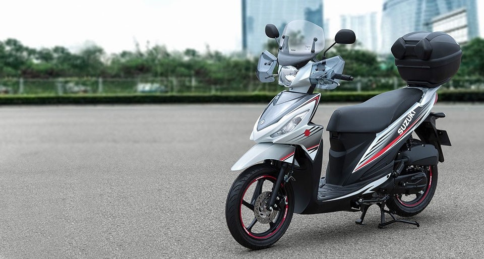 Mẫu xe ga của Suzuki có thể gắn thêm khá nhiều phụ kiện. 