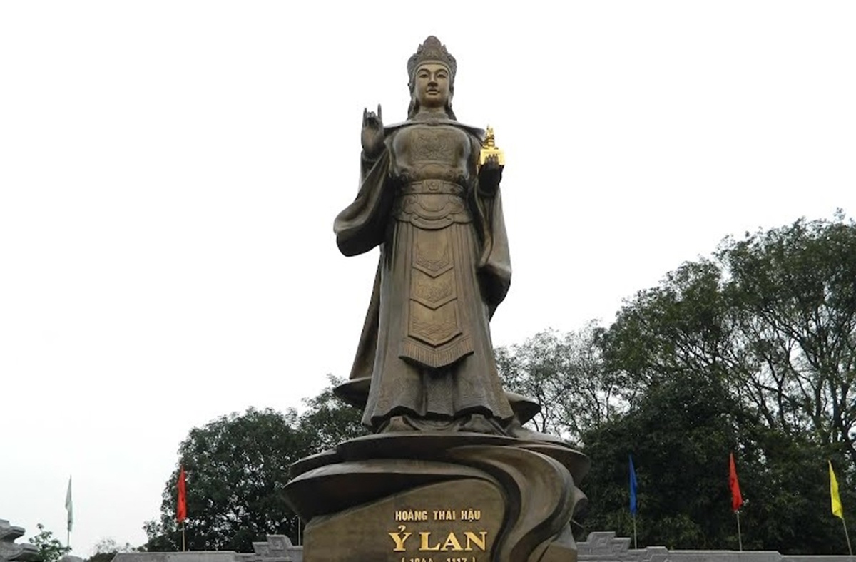 Nguyen phi Y Lan cai quan dat nuoc anh 1