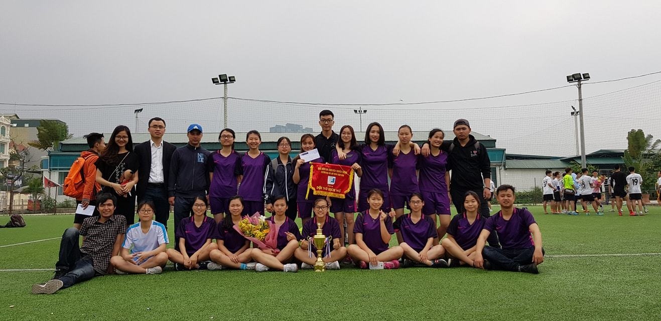 Thu khoa xinh dep voi diem 10 do an anh 3