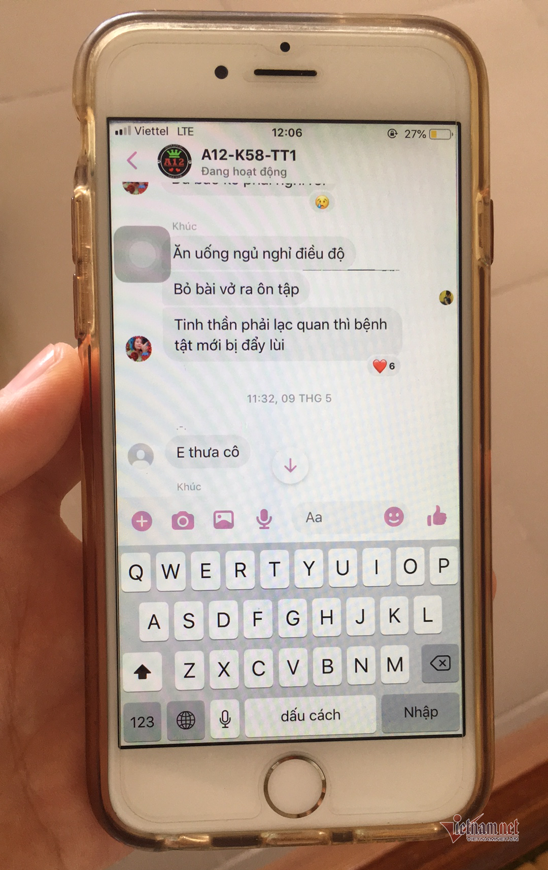 nu sinh trong khu cach ly anh 2